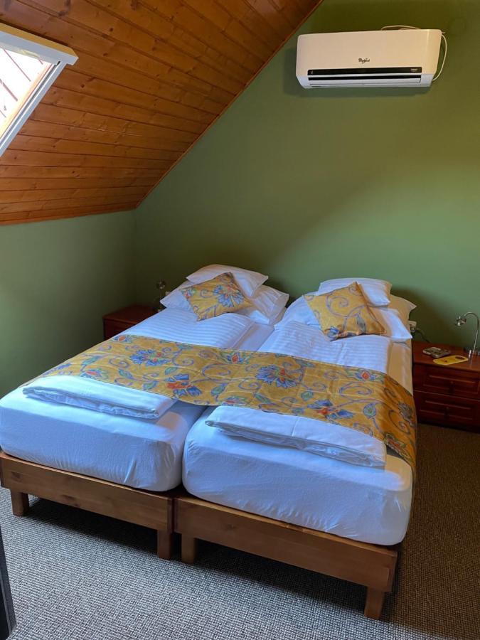 阿斯托利亚别墅住宿加早餐旅馆 Balatongyörök 外观 照片