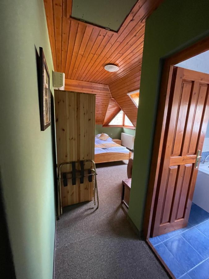 阿斯托利亚别墅住宿加早餐旅馆 Balatongyörök 外观 照片