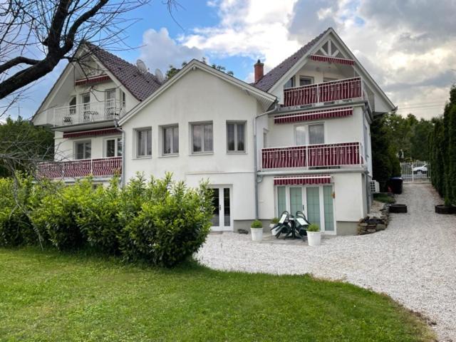 阿斯托利亚别墅住宿加早餐旅馆 Balatongyörök 外观 照片