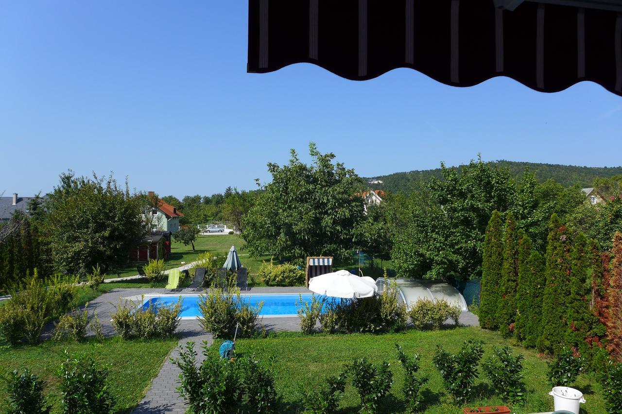 阿斯托利亚别墅住宿加早餐旅馆 Balatongyörök 外观 照片