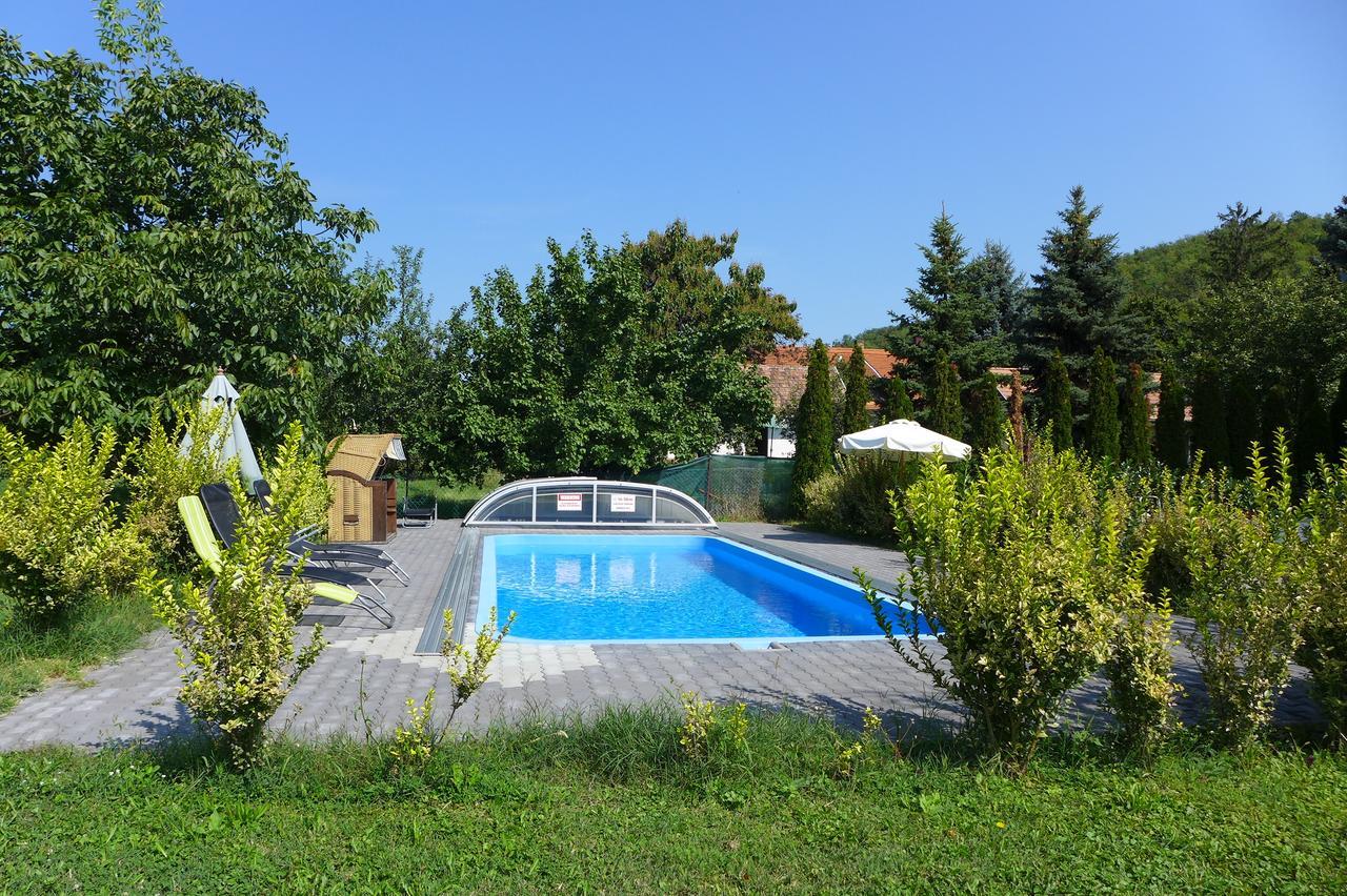阿斯托利亚别墅住宿加早餐旅馆 Balatongyörök 外观 照片