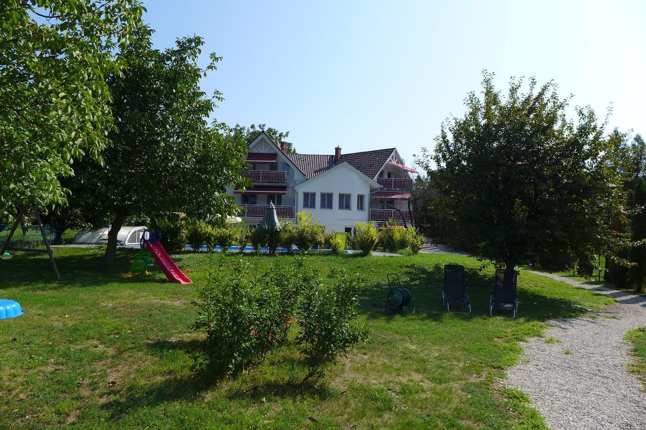 阿斯托利亚别墅住宿加早餐旅馆 Balatongyörök 外观 照片