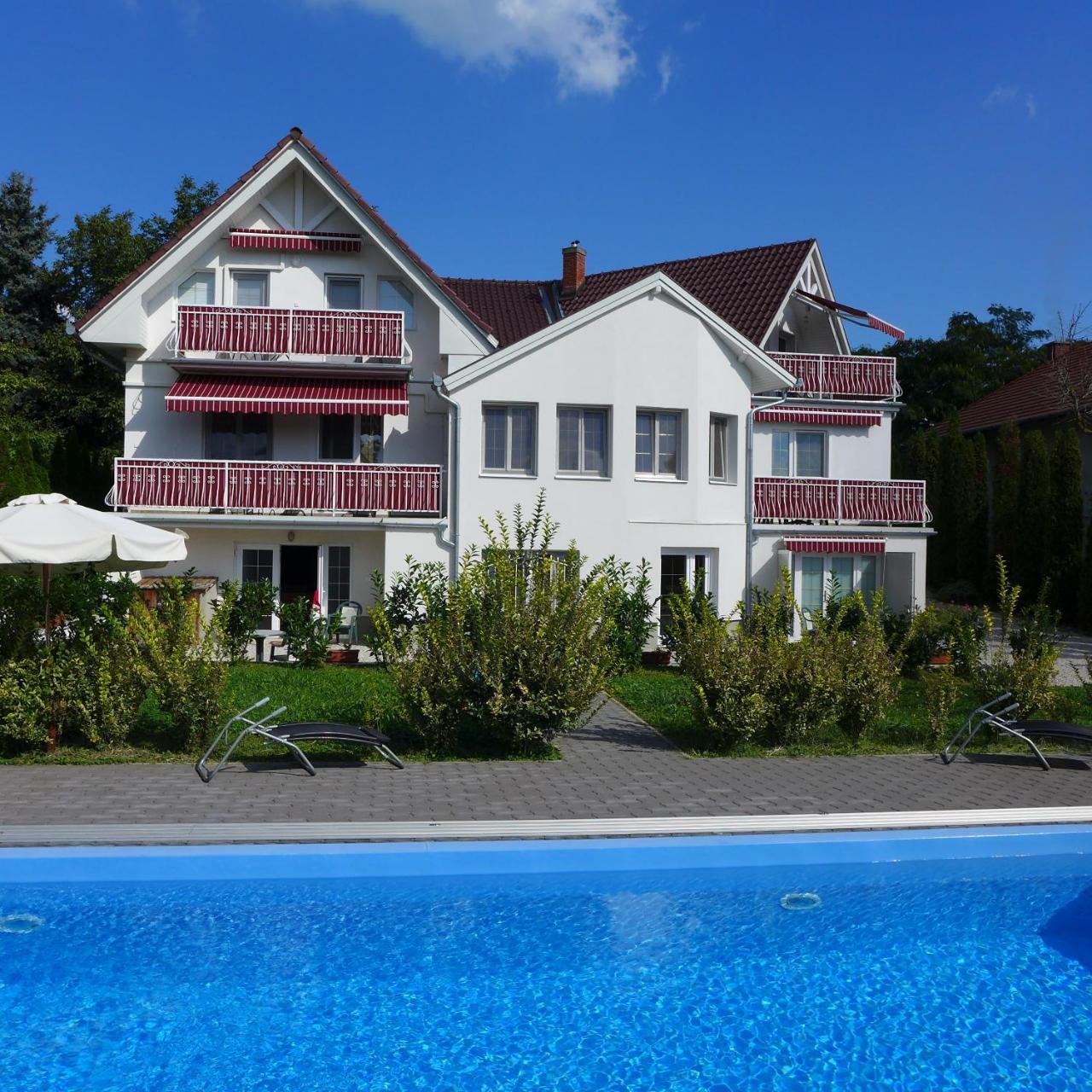 阿斯托利亚别墅住宿加早餐旅馆 Balatongyörök 外观 照片